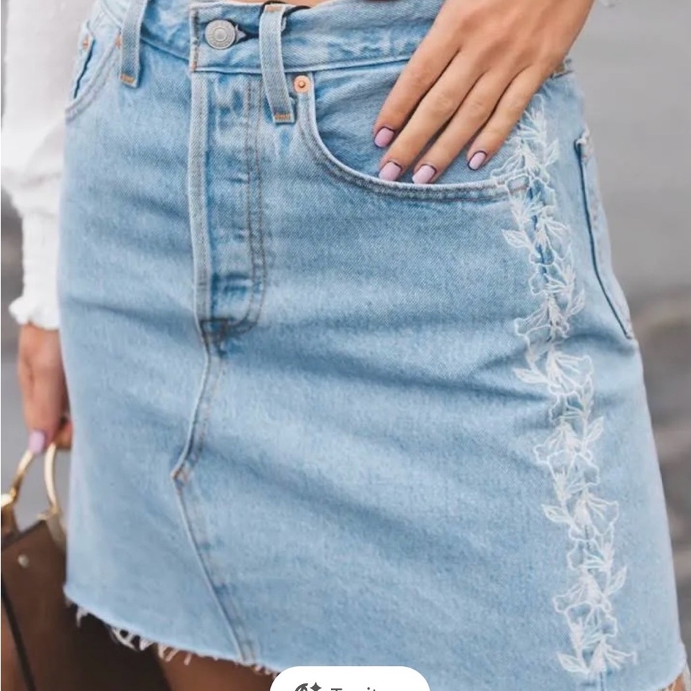 Levi's High Waisted embroidered floral Light Blue Denim Mini Skirt size 27 boho